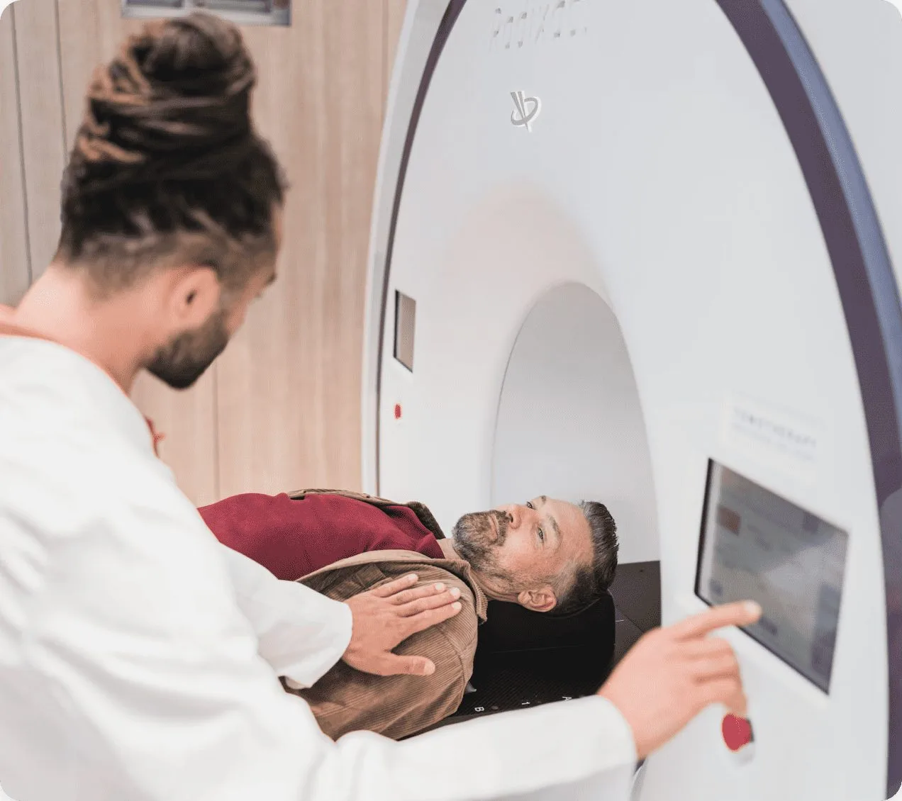 Un patient lors d’un examen d’imagerie diagnostique